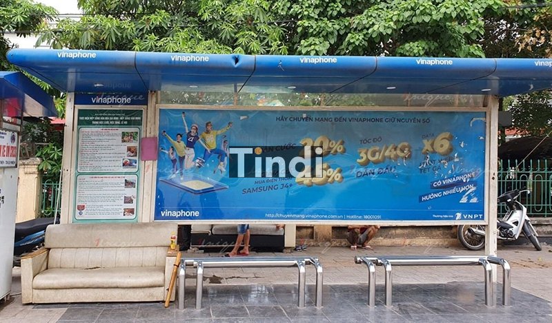 Quảng cáo nhà chờ xe bus tại Hà Nội sáng tạo thu hút ánh nhìn